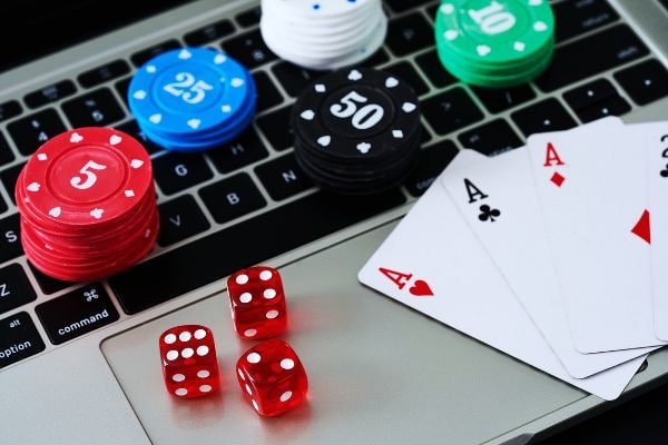 Người chơi tham gia Bingo trực tuyến trên điện thoại tại uu666